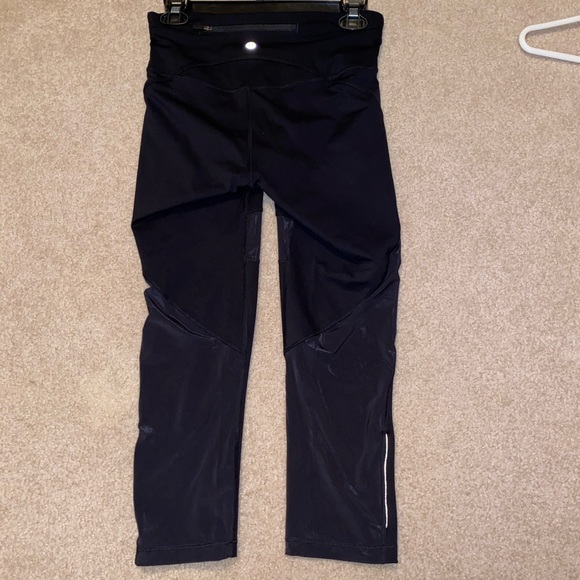 Size 6 black Lululemon leggings - Picture 2 of 5